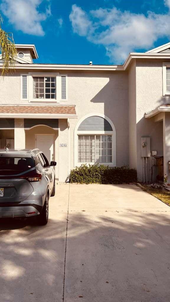 Building Photo - 4735 SW 14th St