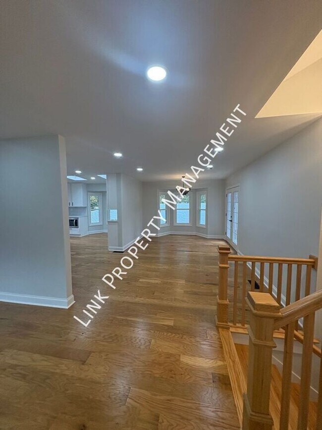 Building Photo - Sophisticated Tri-Level Home in Stuart Heights — Modern Comfort & Timeless Charming 4 bedroom 3 b...