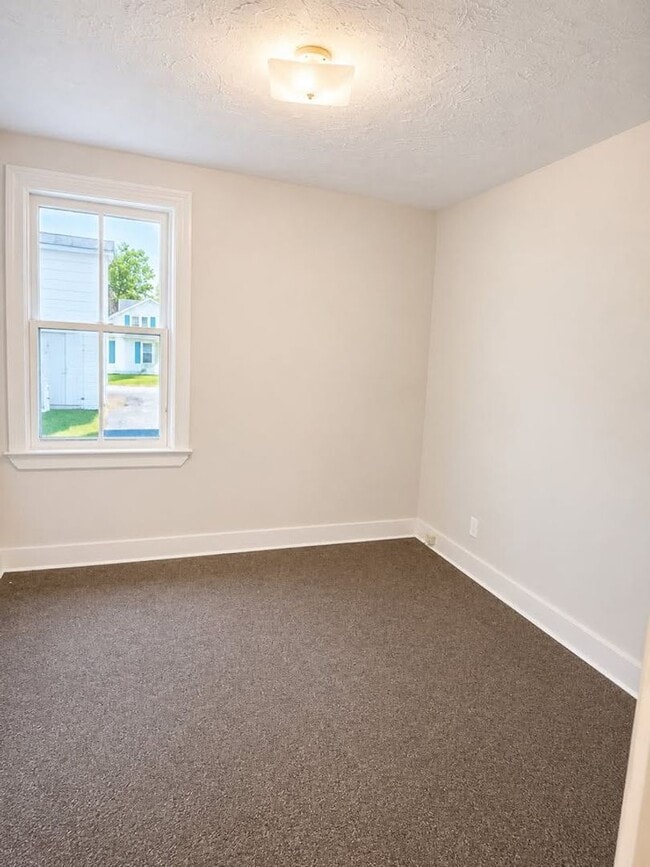 Building Photo - 50-52-52 Rowe Ct