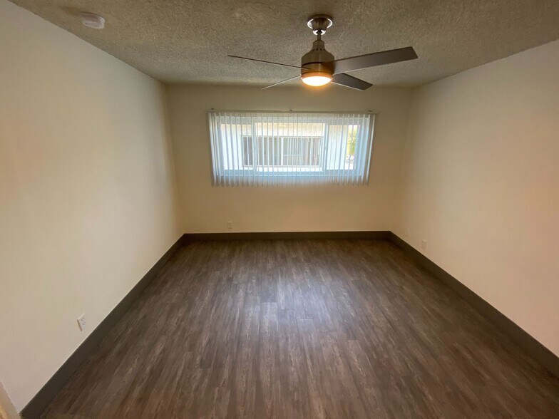 Building Photo - 3611 Mentone Ave