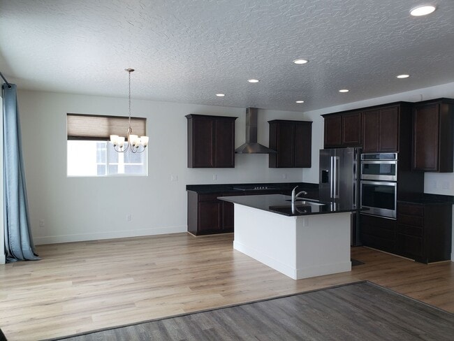 Building Photo - Trails and more at this Harvest Park Home in Mapleton!!