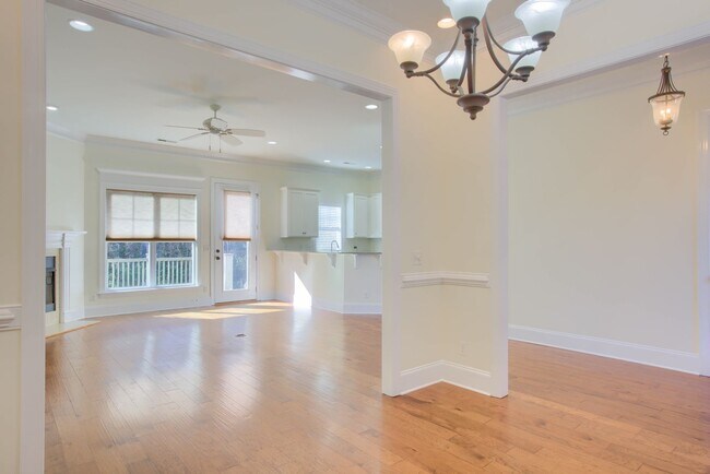 Building Photo - Fresh Paint, New Carpet & Custom Finishes in North Shore Country Club