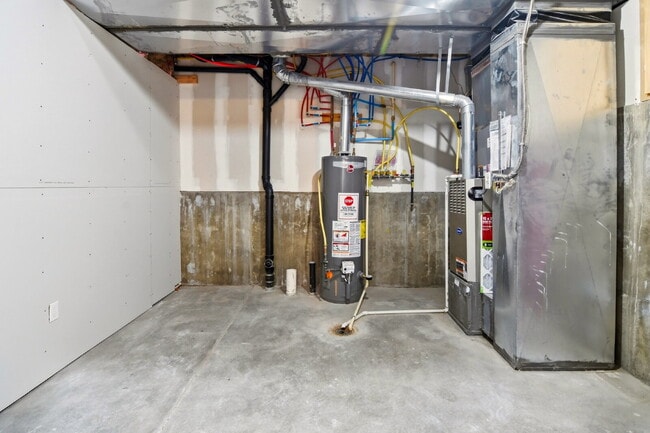 Building Photo - $2,940.45 - 4 Bed, 3 Bath Townhome In Commerce City with Central AC and In Unit Laundry!