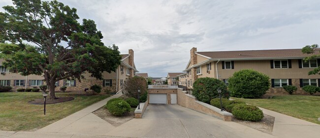 Building Photo - 5650 W Wahner Ave