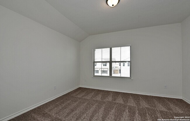 Building Photo - 2527 Lynwood Bnd