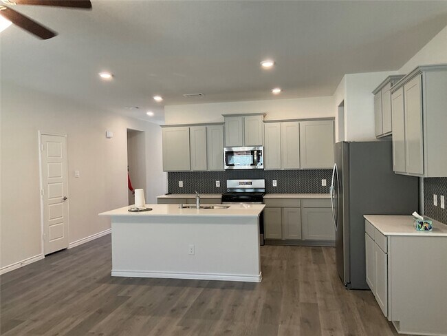 Building Photo - 6021 Tudor Pl