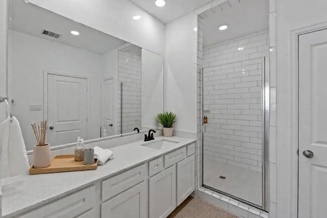 Building Photo - 4131 Balboa Dr