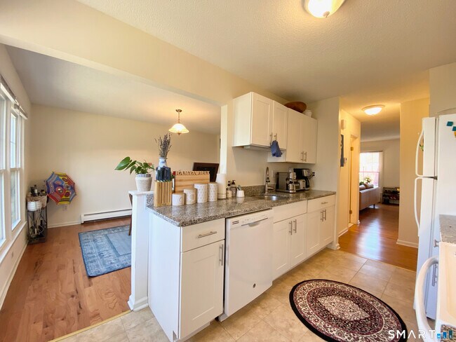 Building Photo - 908 State St