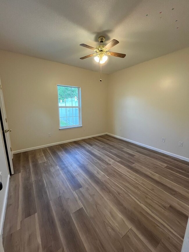 Building Photo - 206 Royal Palms Ave