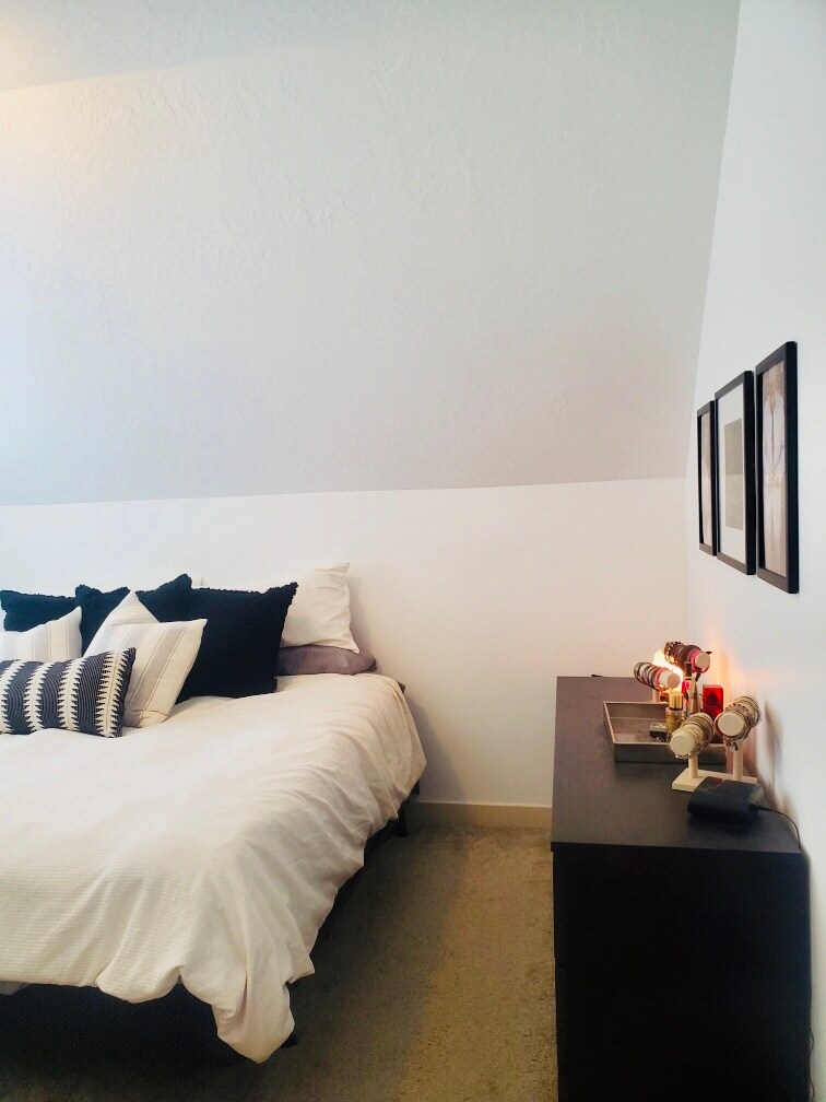Current tenants have a king sized bed with dresser. - 10387 S Sturgeon Drive