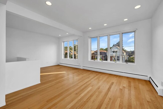 Building Photo - 4915 W Grace St