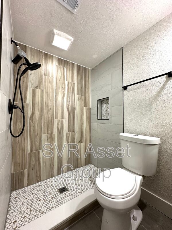 Building Photo - 8054 Graff Ln