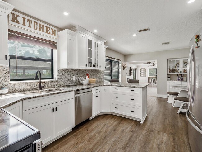 Building Photo - 1350 C Rd