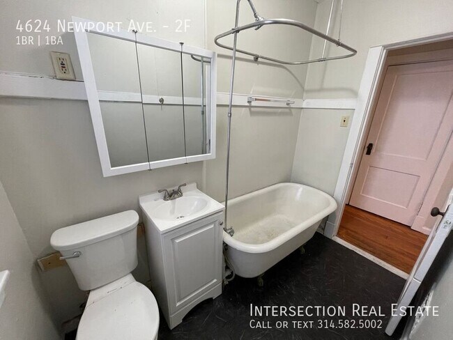 Building Photo - 4624 Newport Ave