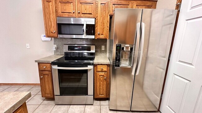 Building Photo - 1306 SW 25th St