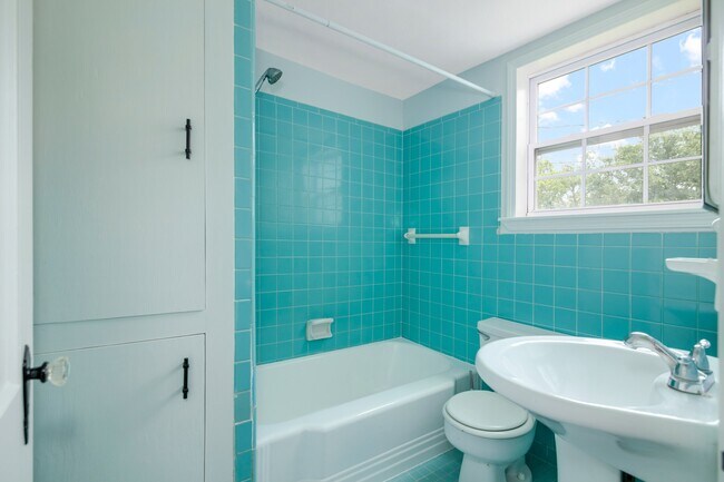 Building Photo - 4618 Avenue S 1/2