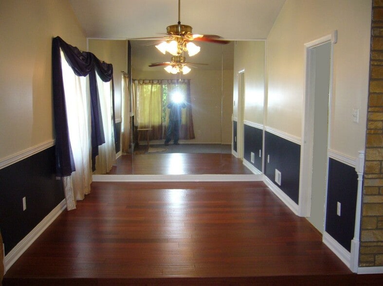 Building Photo - 760 Sugarland Run Drive