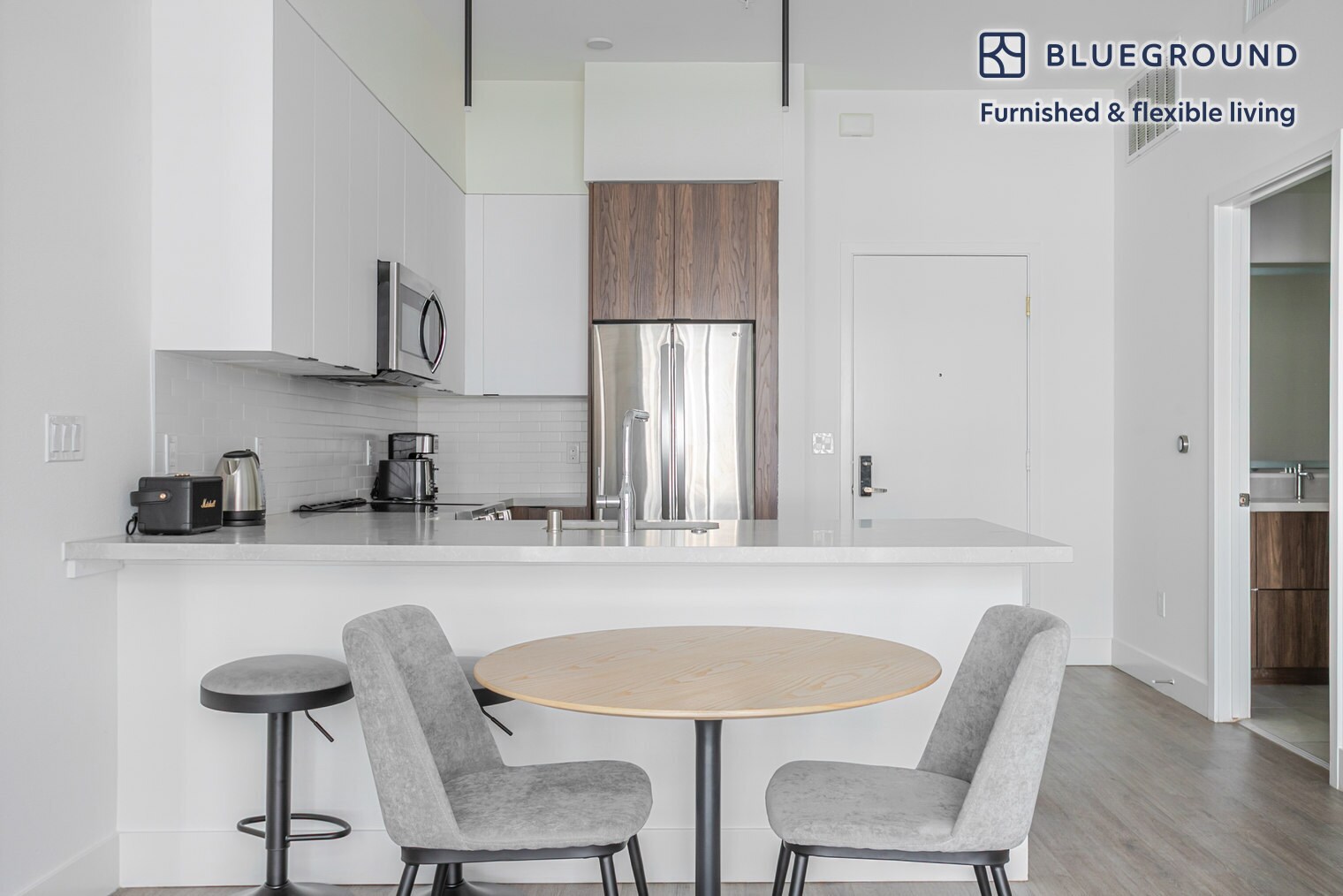 Building Photo - 760 S Serrano Ave