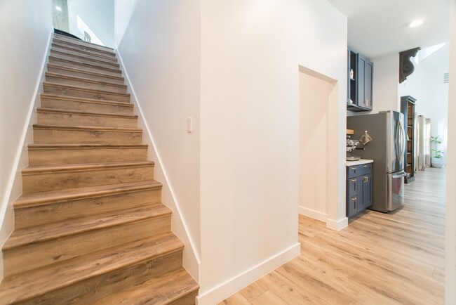 Building Photo - 5 W Forest Ct
