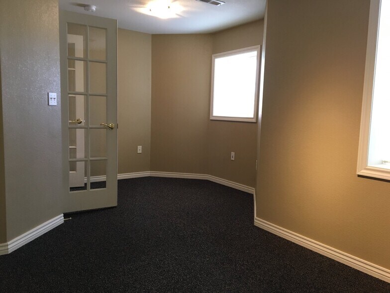 Building Photo - 4533 Idledale Dr
