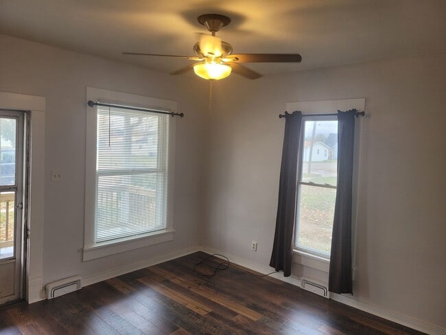 Building Photo - Newly Remodeled 2 Bedroom Home with Garage – Available Now!