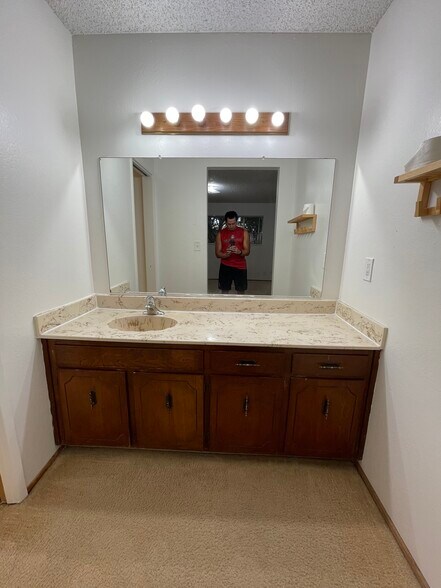 Master Bathroom - 4828 Cowell Blvd