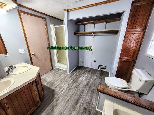Building Photo - New Listing in Churubusco