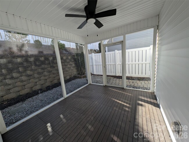 Building Photo - 4656 Sooner Ln