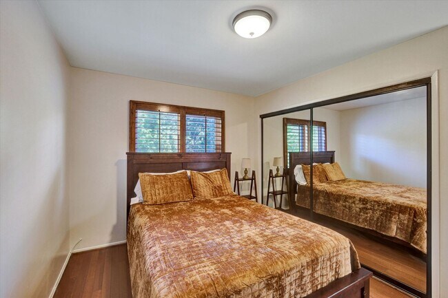 Building Photo - 5-Bedroom Home in Desirable Friendly Hills...