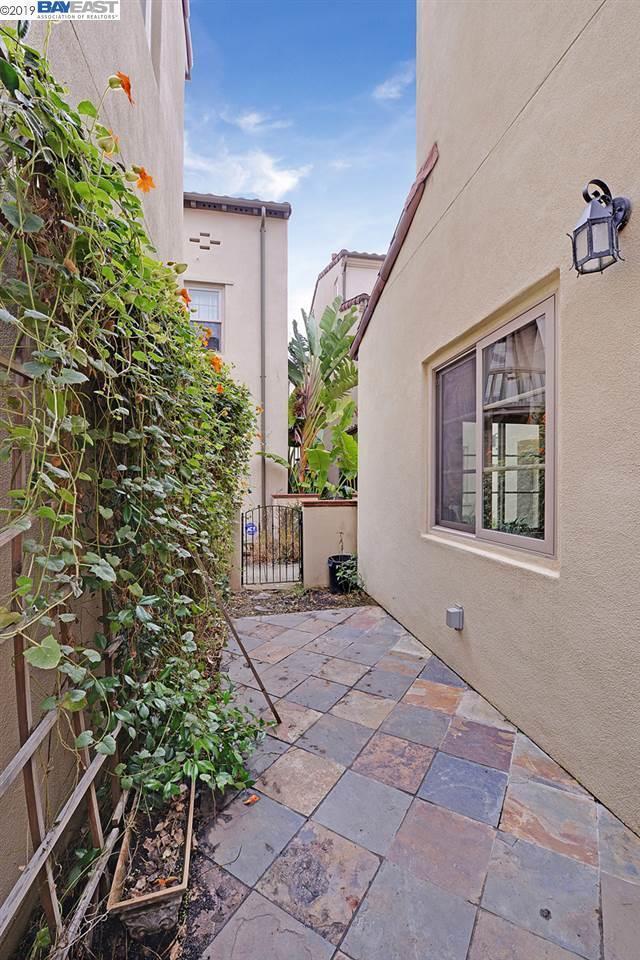Building Photo - 549 Ficus Terrace