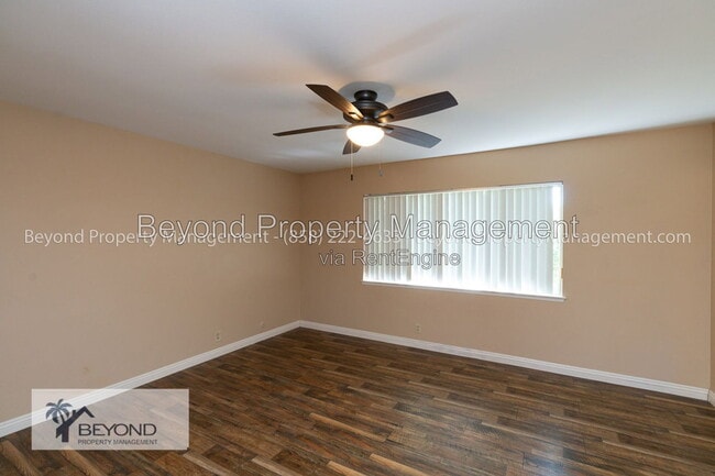 Building Photo - 902 La Sombra Dr