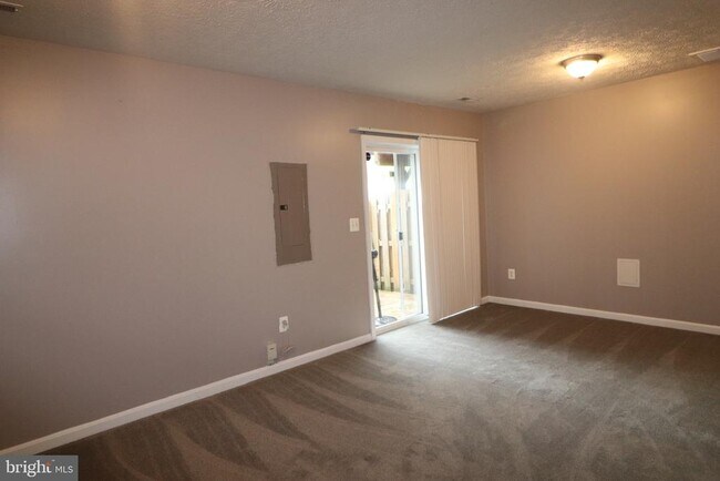 Building Photo - 104 Stingray Ct