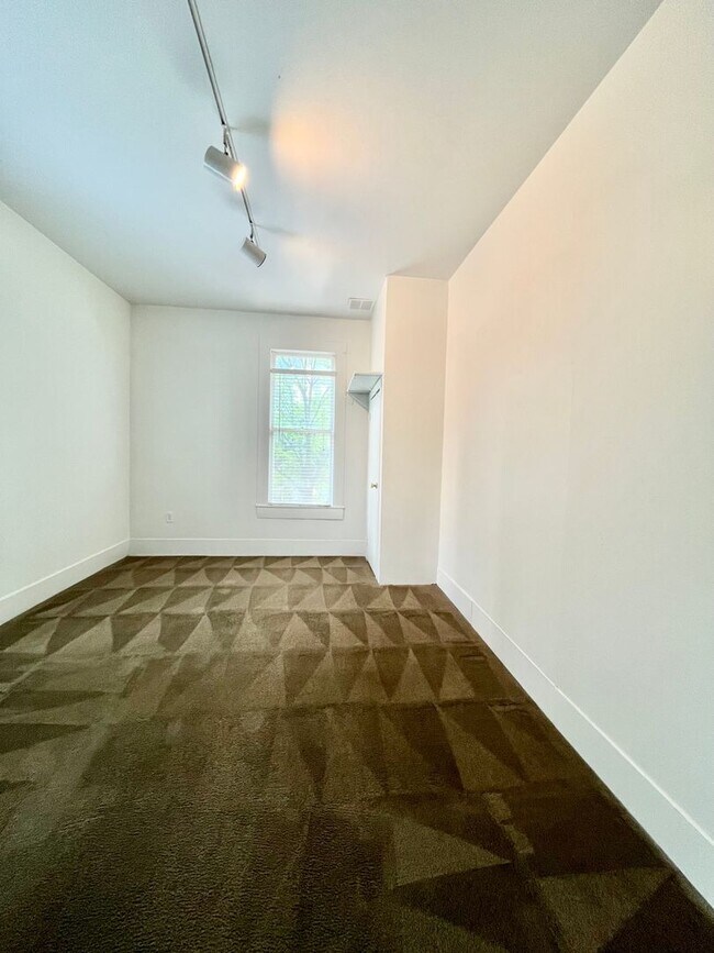 Building Photo - 2204 Rio Grande St