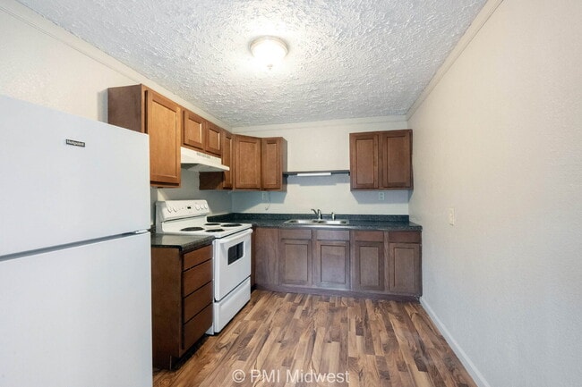 Building Photo - "Cozy 1-Bedroom Oasis in Greenfield – Perf...