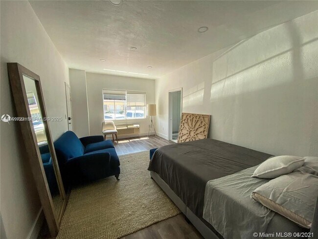 Building Photo - 8415 Harding Ave