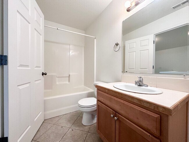 Building Photo - Beautiful 3-Bedroom, 2.5-Bath Condo with Modern Comforts!