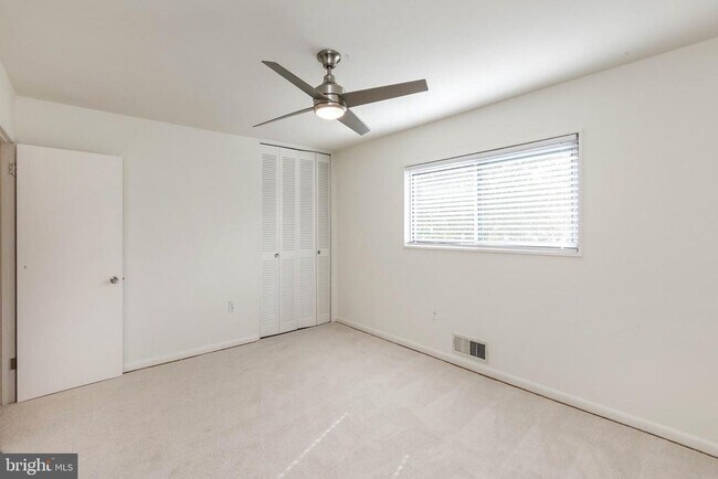 Building Photo - 10650 Weymouth St