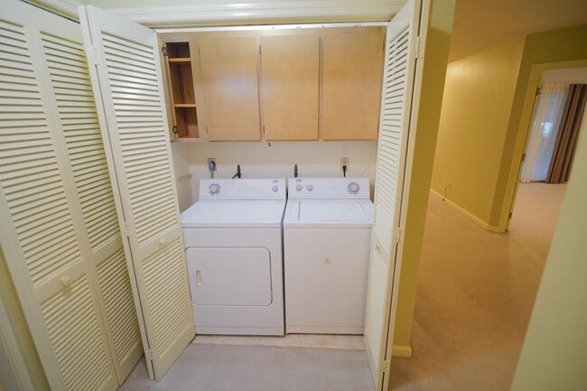 Building Photo - 4424 Stratfordshire Ct