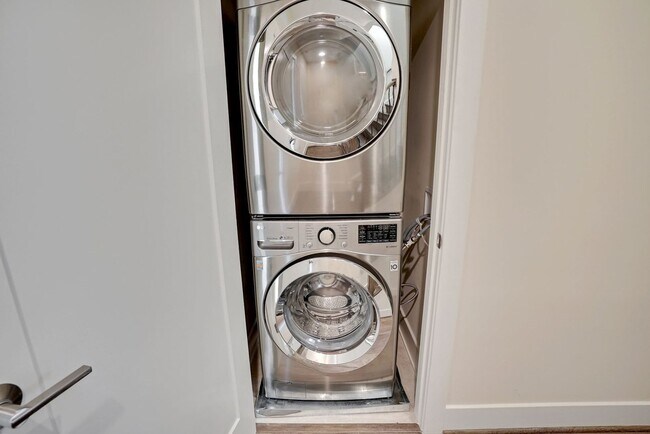 Building Photo - 3 Bed 3.5 Bath - Bethesda Montgomery Row Townhouse - Move in Ready