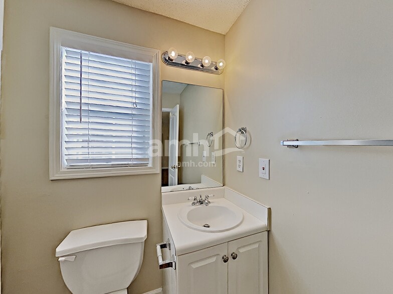 Building Photo - 32 Alston Ln SW