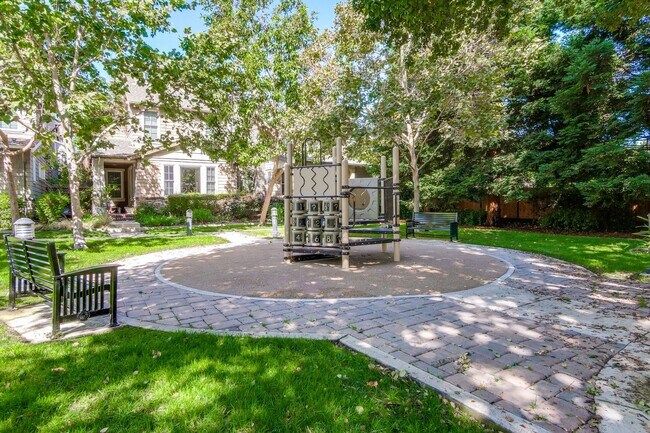 Building Photo - Gorgeous Morgan Park Refreshed for Immediate Move-In! Must see!