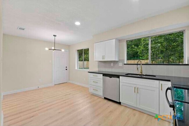 Building Photo - 2326 Aprilmont Dr