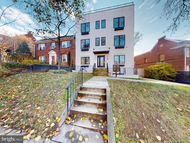 Building Photo - 2642 39th St NW