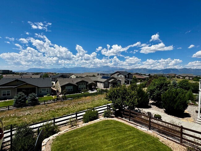 Building Photo - Stunning 5 Bedroom Home in Cordera with access to Community center with pool