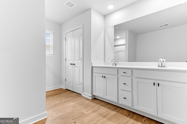 Building Photo - 1105 Holland Rose Dr