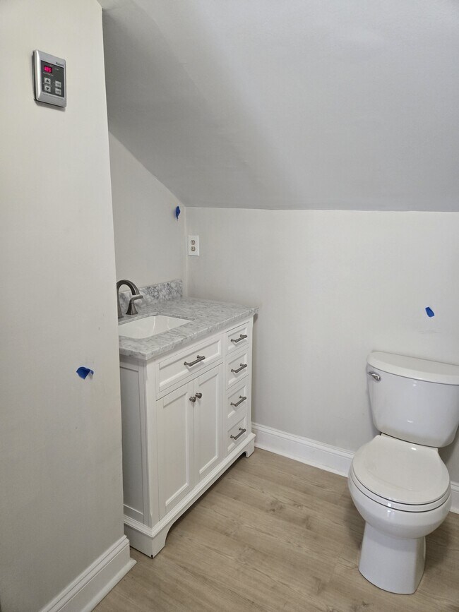 Building Photo - 434 Creek Ave