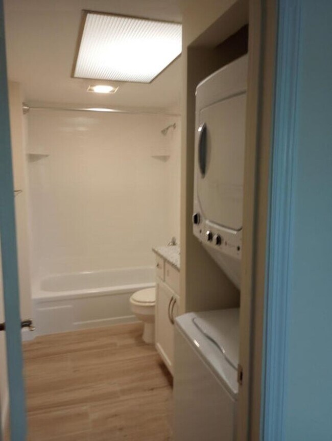 Building Photo - Rental in Stuart