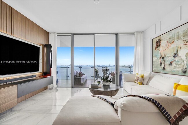 Building Photo - 700 NE 26th Terrace