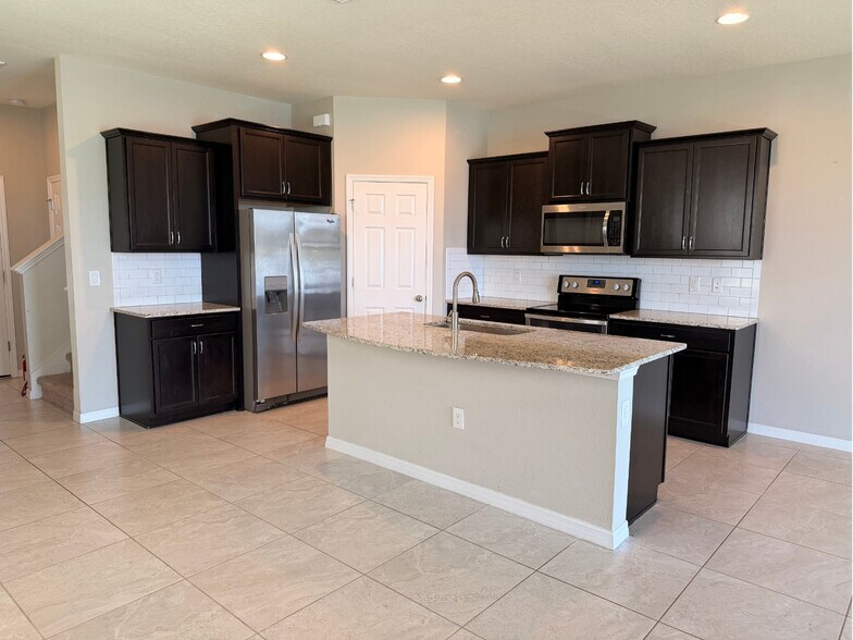 Building Photo - 9148 Hillcroft Dr