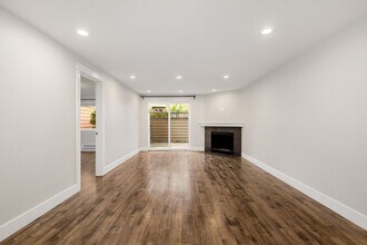 Building Photo - Modern 2 Bedroom 2 Bathroom Condo Close to Downtown Kirkland